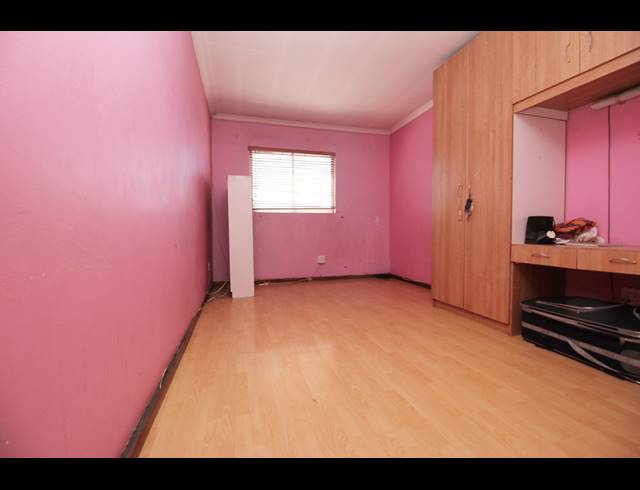 6 BEDROOM FREESTANDING FOR SALE IN TUSCANY GLEN